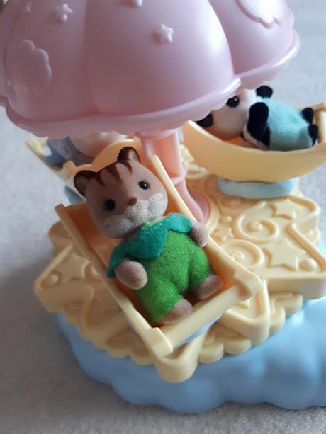 Sylvanian families carousel - kolotoč - 3 figurky, 