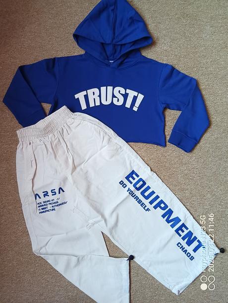 Crop-top mikina a šortky zn."lolanta" vel."140", 140