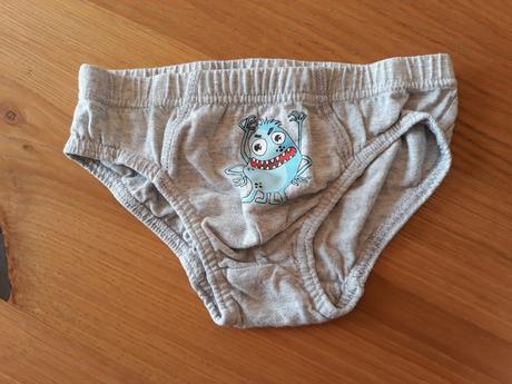 3 x slipy  reserved, reserved,122