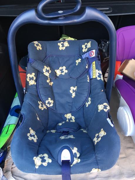 Modré cestovní vajíčko s medvídkami,