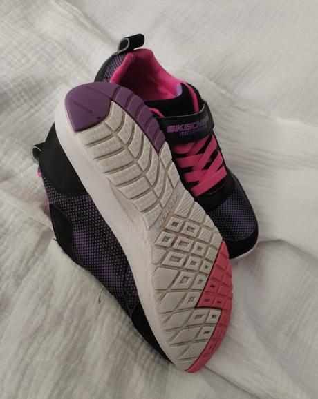 Holčičí skechers vel. 33, skechers,33