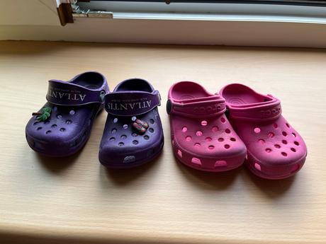 2x crocs 6/7, crocs,22