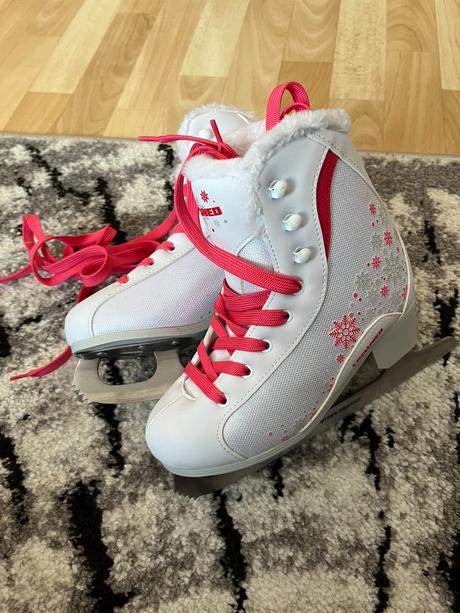 Dívčí brusle, crowned,33