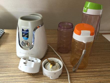 Maly mixer s prislusenstvim, sencor