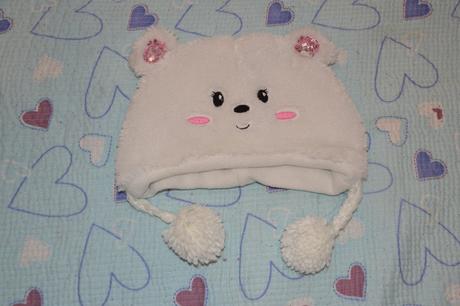 Bílá chlupatková zimní čepice s oušky a flitry, 122