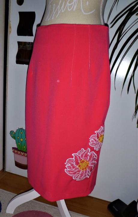 Luxusní sukně s kytkama - vel.l, l