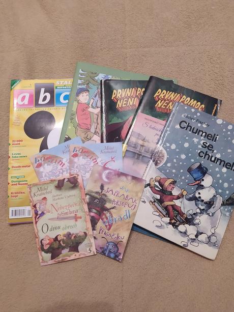 Mix knížek a časopisů, 