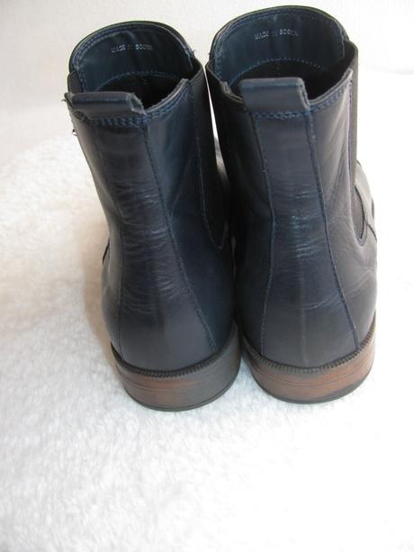 Kožené tmavě modré kotníkové boty typu chelsea, baťa,38