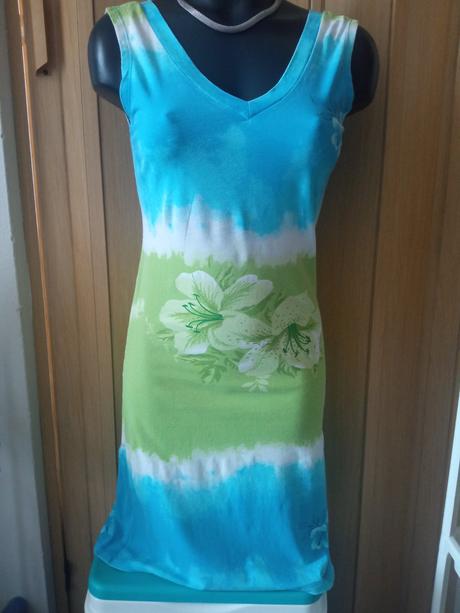 Dámské šaty velikost s, s