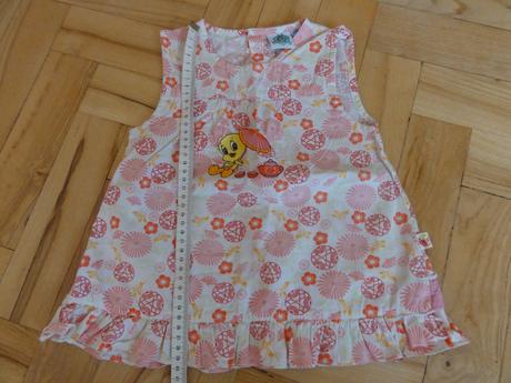 Šaty s kuřátkem, 86