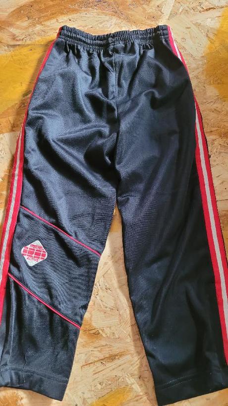 2 x tepláky, 2 x pláťáky a pantofle, 104–116