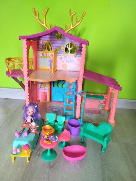 Jelení dům enchatnimals včetně panenky a zvířátka, 