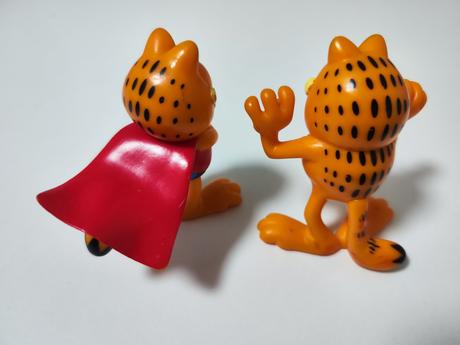 Dvě figurky garfielda, 