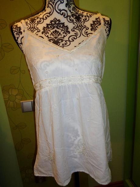 Luxus bílá vzdušná tunika s výšivkami a perličkami, 38