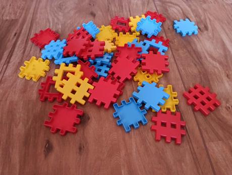 Barevná plastová stavebnice pro děti, 