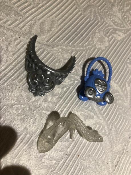 Popelka od mattel panenka + korunka, strevicky, 