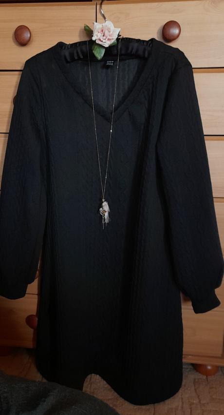 Teplákové černé šaty s embosovaným vzorem, l