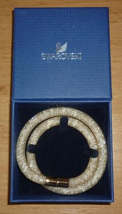 Béžový náramek s krystaly swarovski, swarovski