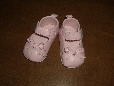 Capáčky 6-12m stélka 11cm nové, 