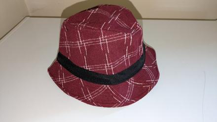 Ch18 vínový klobouk, obvod hlavy 55 - 58 cm, m