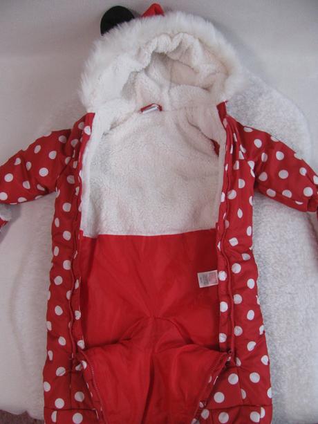 Zimní červená kombinéza s kapucí a s rukavičkami, disney,68