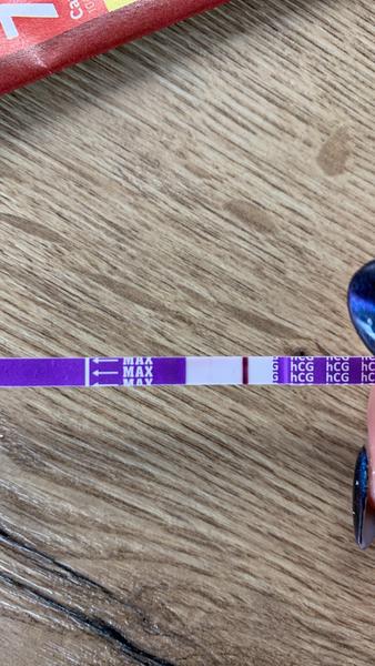 Můžu být těhotná při slabé čárce na testu?