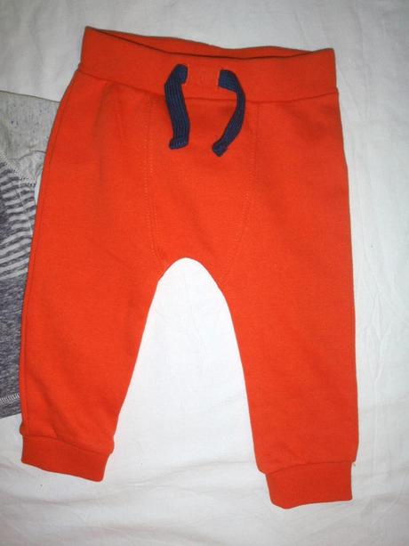 Nádherný komplet trička a oranžových tepláčků, f&f,80