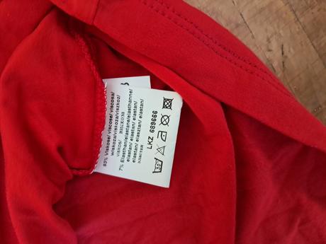 Červený top z viskozy, 40