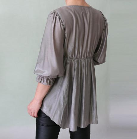 Stříbrošedá tunika s černou krajkou vel.38-40, 38 / m