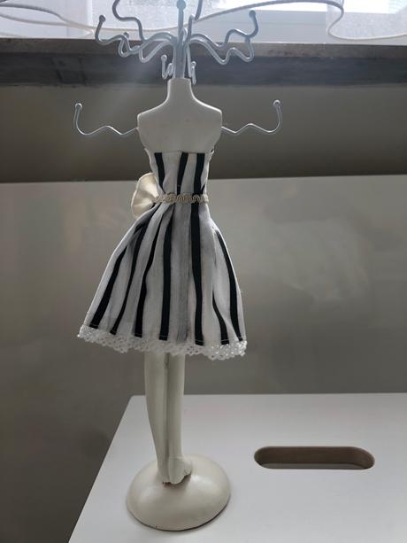 Stojanek na sperky - figura, 