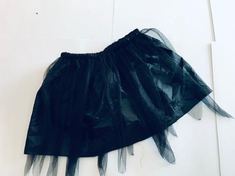 An5/ sukně černá s cípy - v.cca 92/98, 92