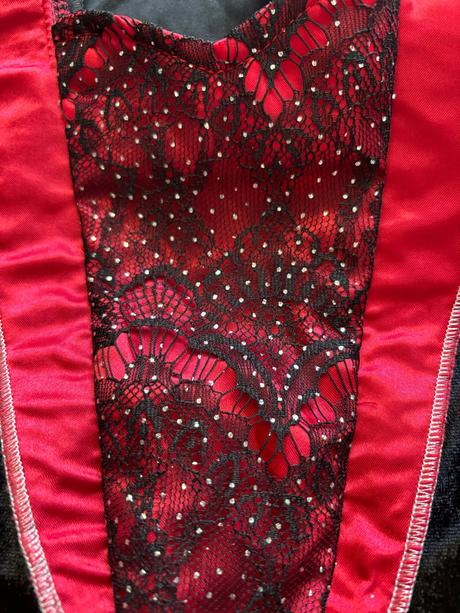 K1/ kostým upírka/ čarodějka- v.3/4 let, 