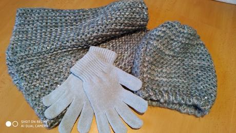 Souprava-čepice,chomout,rukavice, 