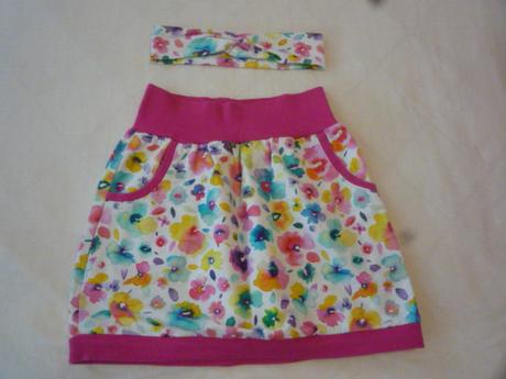 Originální sukně s čelenkou s kytičkami vel 134, 134
