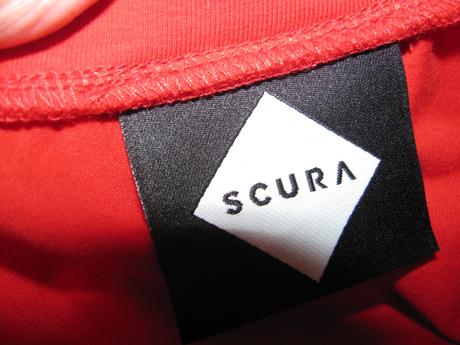 Červené šaty-asymetrický střih s odhaleným ramenem, m