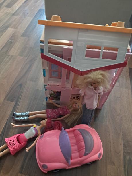 Rozkládací domeček barbie+auto+panenky, 