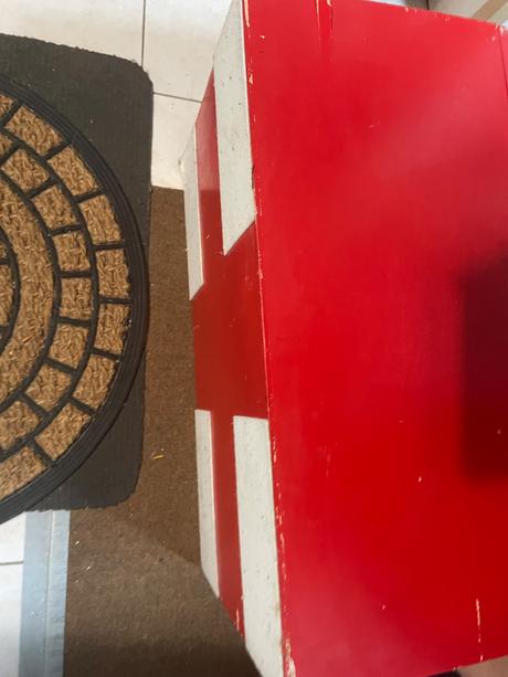 Dřevěná truhla dětská třeba na hračky,