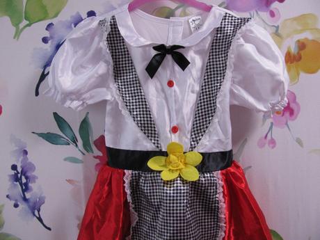 Kostým - červená karkulka, děvečka apod.,