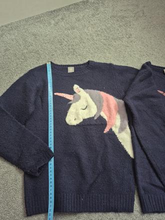 2 x tmavě modrý svetřík, 134