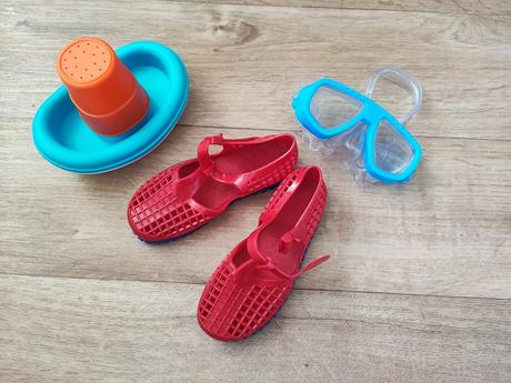 Boty do vody 28 + hračky, 28