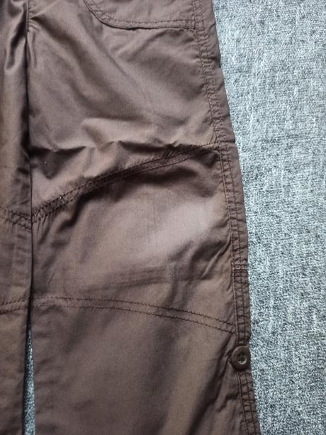 3x plátěné kalhoty,2x kšiltovka,1x vesta,2x triko, 104–116