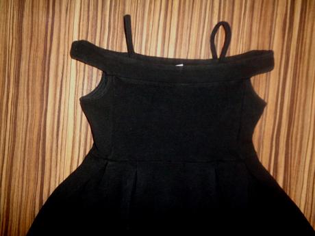 Krásné pružné černé středně silné šaty, c&a,146