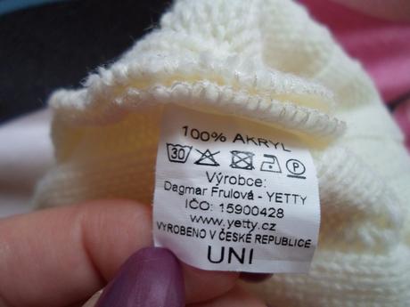 Bílá pletená čepice čepička přepadlá homeless yett, yetty,98