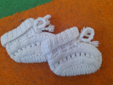 Botičky pletené na miminko capáčky,ponožky bílé, 17