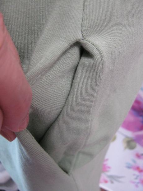 Ležérní šaty-asymetrický střih s odhaleným ramenem, m