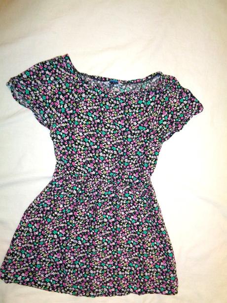 Krásné šaty s barevnými kytičkami, primark,140