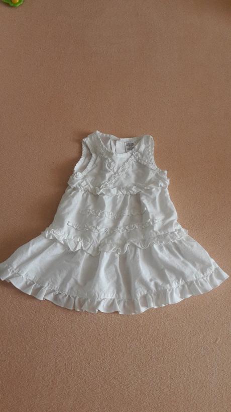 Krásné bílé šaty, cherokee,68