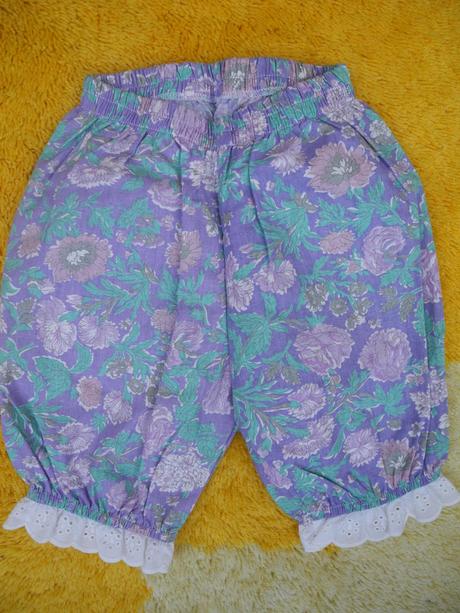 Šaty a kalhotky, 80