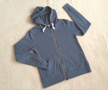 Modro-šedá tenčí mikina, kovový zip, klokan.kapsa, 140