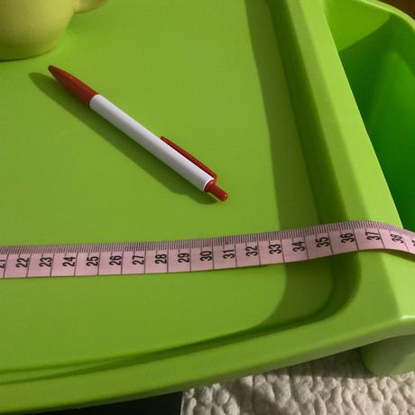 Plastový přenosný gaučostolek- dedra,